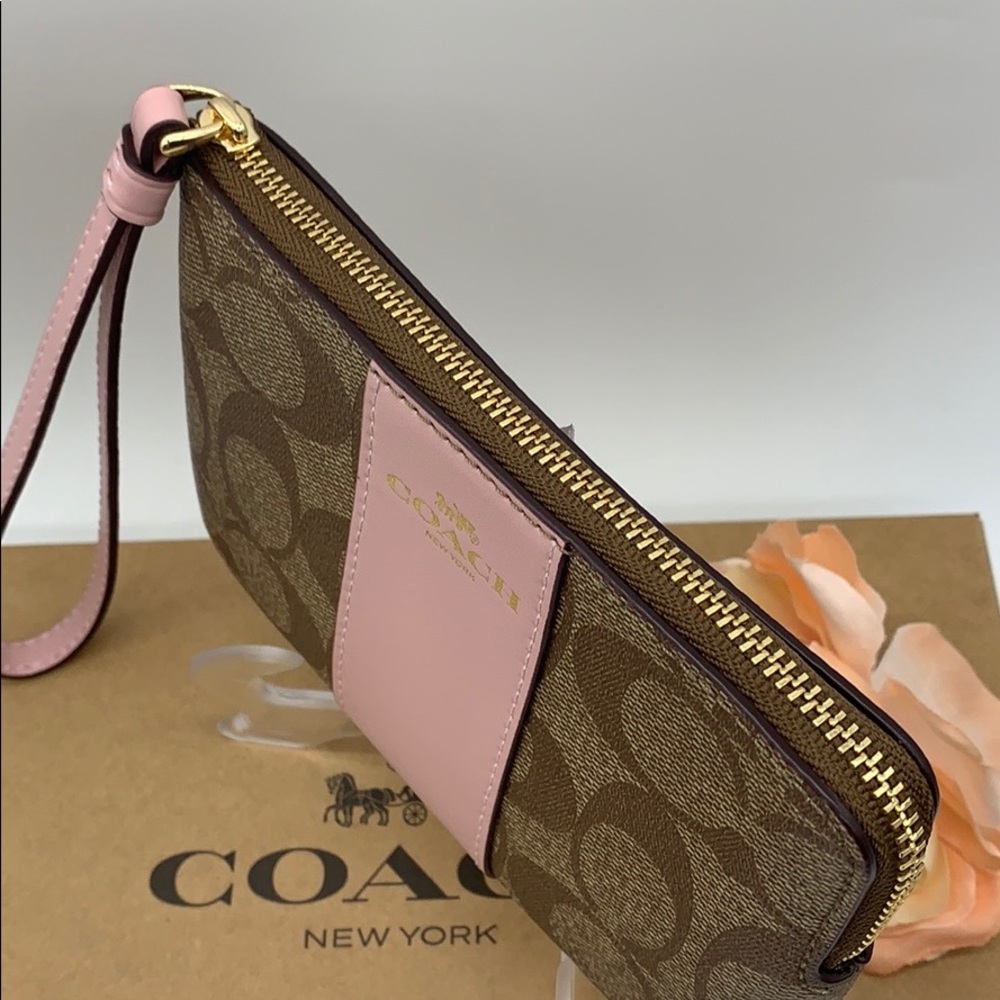 COACH Corner Zip Wristlet In Signature Canvas - Picture 5 of 8